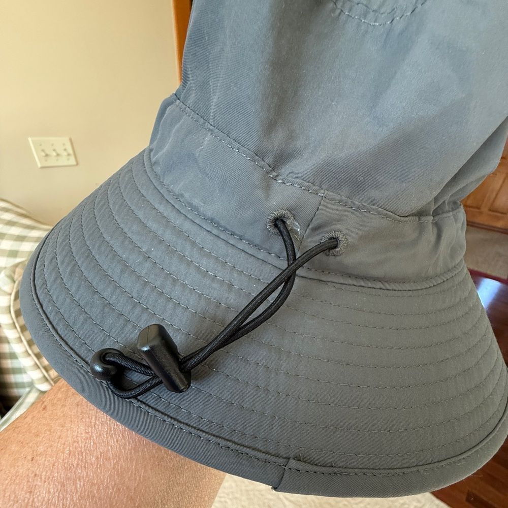 Levelwear Gray Bucket Hat in excellent pre-owned condition. - Picture 7 of 9